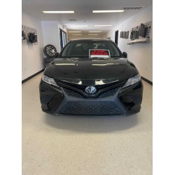 Used 2018 Toyota Camry - Black with black interior, 4 cylinder engine, automatic transmission*