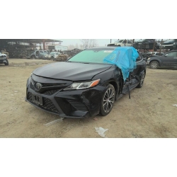 Used 2018 Toyota Camry - Black with black interior, 4 cylinder engine, automatic transmission