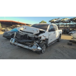 Used 2015 Toyota Tundra Parts Car - White with black interior, 8-cylinder engine, automatic transmission