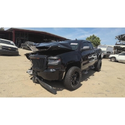 Used 2017 Chevrolet Silverado Parts Car - Black with black interior, 8-cylinder engine, automatic transmission