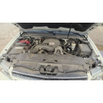 Used 2007 Chevrolet Suburban Parts Car - White with black interior, 8-cylinder engine, automatic transmission