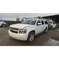 Used 2007 Chevrolet Suburban Parts Car - White with black interior, 8-cylinder engine, automatic transmission