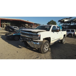 Used 2017 Chevrolet Silverado Parts Car - White with black interior, 8-cylinder engine, automatic transmission