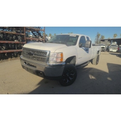Used 2013 Chevrolet Silverado Parts Car - White with gray interior, 8-cylinder engine, automatic transmission
